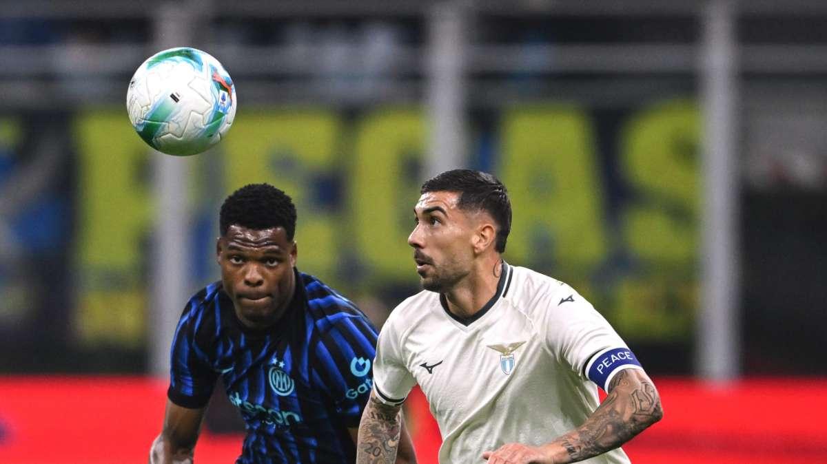 Inter, Dumfries operato alla caviglia nel pomeriggio a Londra