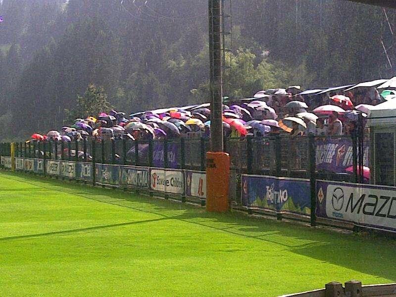 MOENA, Pioggia e sole sui tifosi viola
