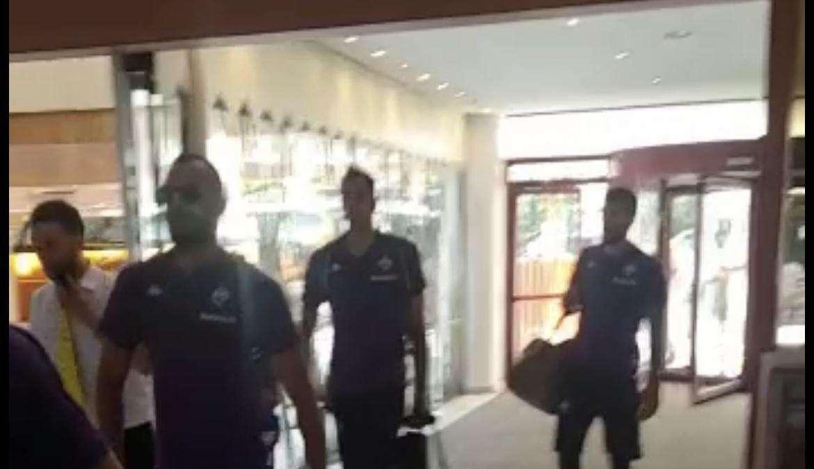 VIDEO FV, La Fiorentina è arrivata a Siviglia