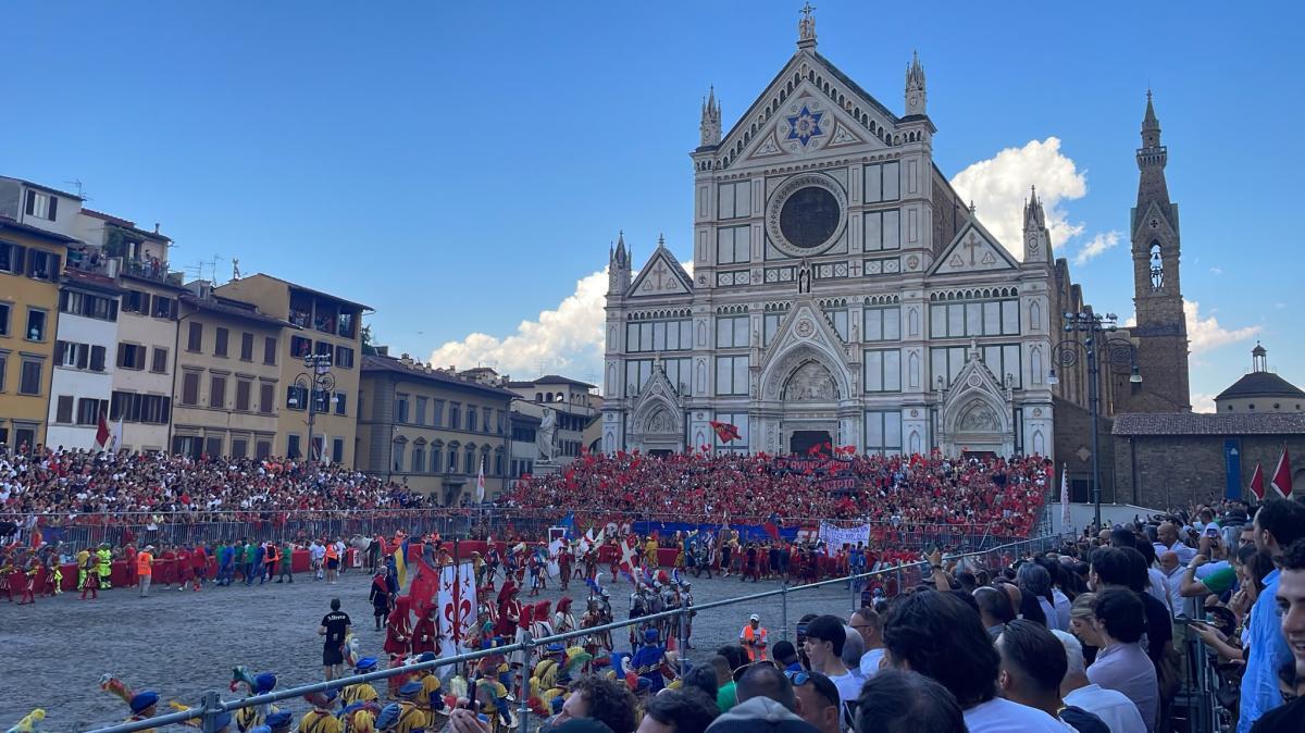 Calcio Storico, a breve la finale Azzurri-Rossi: l'elenco dei calcianti