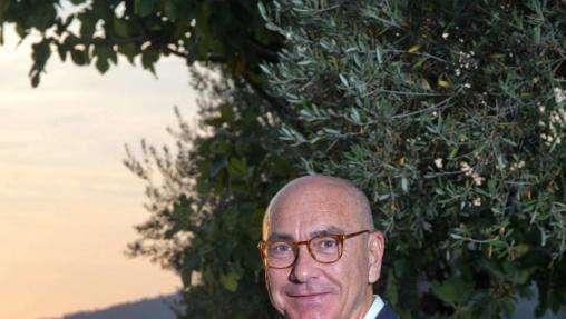  BERNA VA VIA, GIORNI DECISIVI. PRONTA L’ASTA TRA JUVE, INTER E CHELSEA. ECCO HUGO, NASCE LA NUOVA DIFESA. GASPAR, C’È IL LIONE. PRESENTAZIONE DI PIOLI FORSE DOMANI. IL CDA IL SEDICI GIUGNO: UN NUOVO PRESIDENTE?