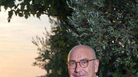 DELLA VALLE TORNATI DALLA CINA. OGGI COGNIGNI A FIRENZE: GIORNI DECISIVI. SI CAMBIA O NO? L’IPOTESI DI UN’ACCOPPIATA CORVINO-PRADÈ. OK DEL CORVO A SOUSA. SI TRATTA LA CESSIONE DI GOMEZ. VIA LIBERA A ROSSI