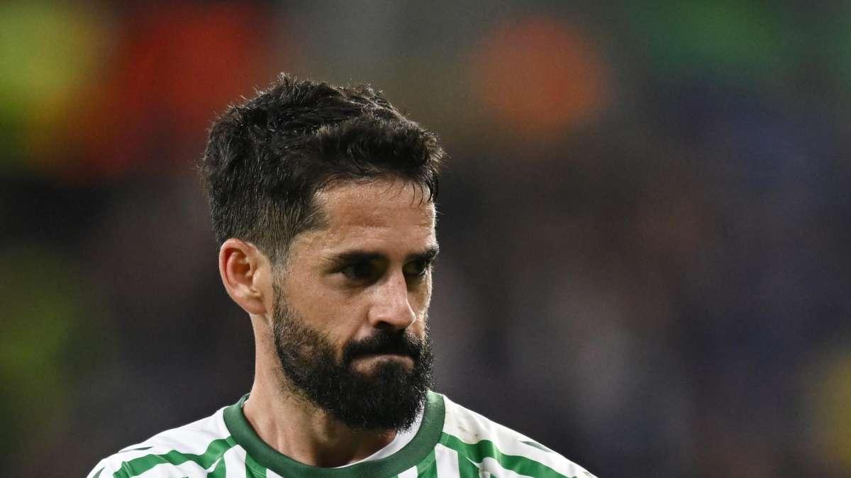 Tegola per il Betis, Isco si frattura il perone: lungo stop per il capitano
