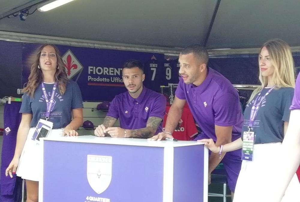 FOTO FV, Autografi per Venuti e Hugo al Village