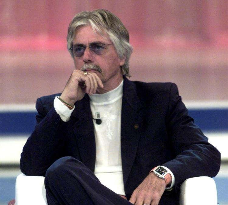 AGROPPI, Funerale ricorda le passioni. Gonfalone viola