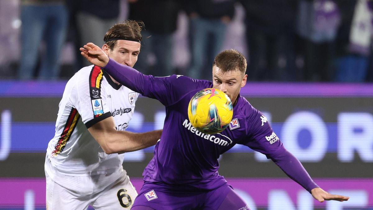 La Fiorentina si guarda intorno per la fascia destra. Il punto sugli esuberi: le ultime di mercato