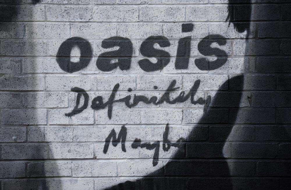 MANCHESTER CITY, Presenta maglia in onore degli Oasis