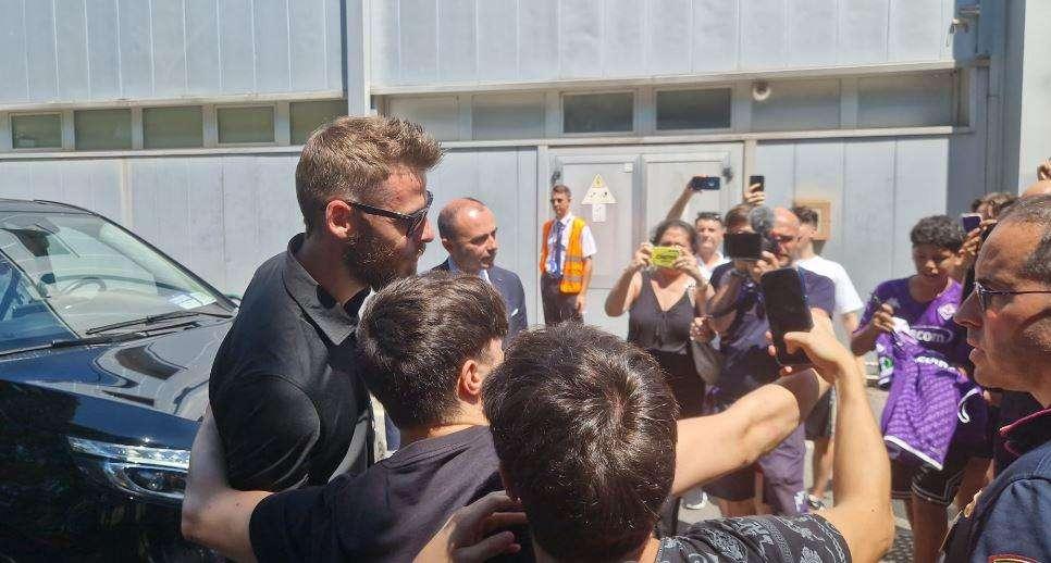 FOTO/VIDEO FV, Bagno di folla per l'arrivo di De Gea