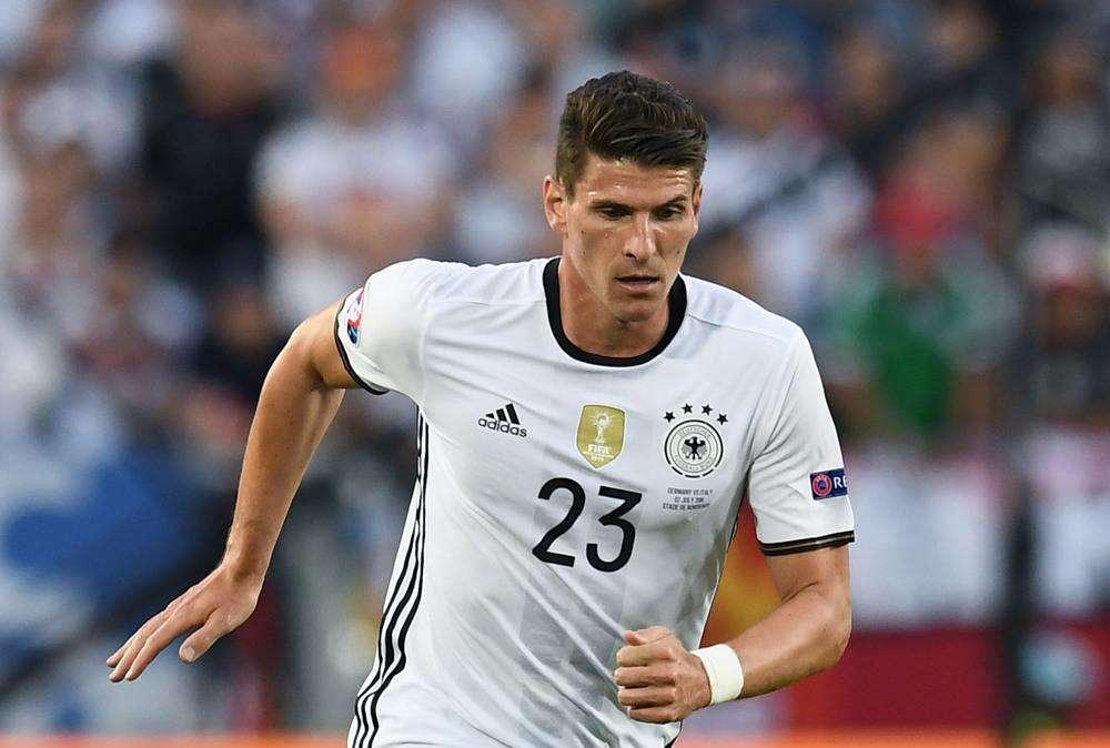 Mario Gomez sugli anni in Italia: "L'esperienza a Firenze mi fa ancora male"