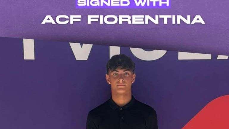 Il 2008 Forza ha firmato il primo contratto da professionista con la Fiorentina