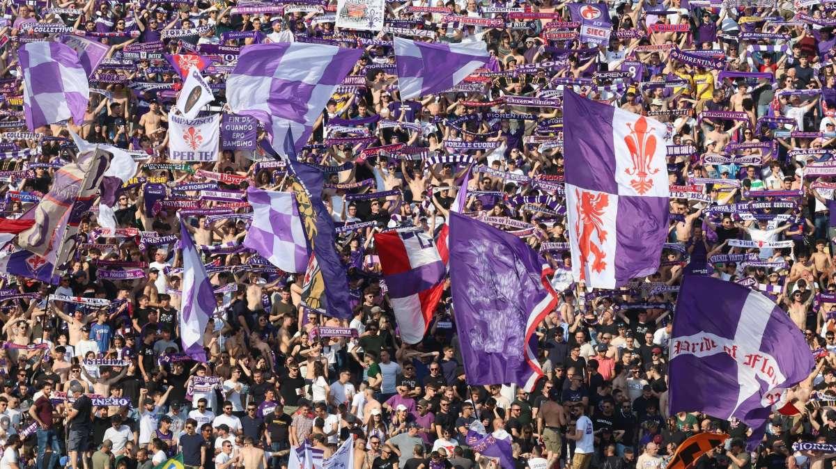 PRAGA, Ultrà viola attaccano gli inglesi: feriti e arresti