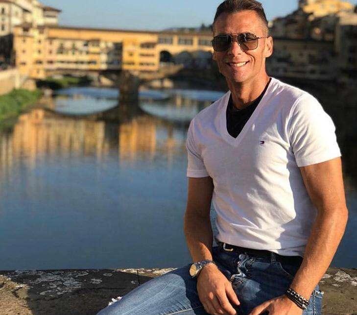 COIS A RFV, Arthur? Sorrido per una cosa. M. Lopez...