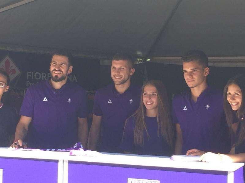 FOTO FV, Rebic, Hagi e Tomovic agli autografi