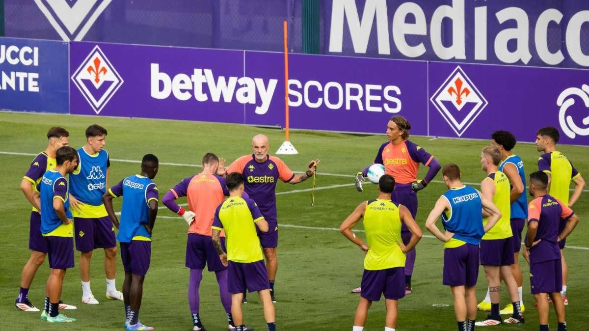 Fiorentina, il programma di oggi: doppia seduta di allenamento. Alle 12:00 la presentazione di Fazzini