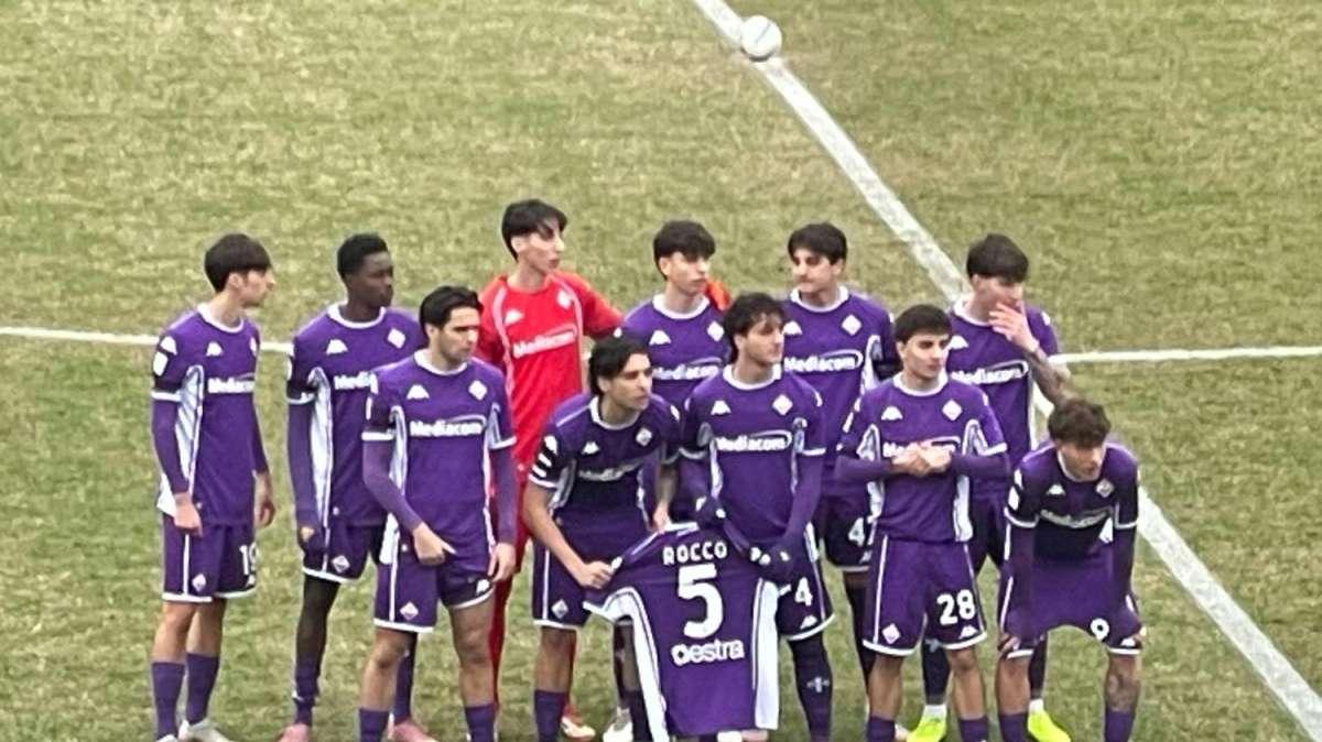 La Primavera ricorda Commisso con una maglia celebrativa: la foto