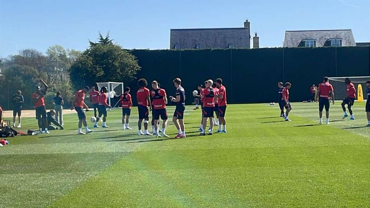 Da Londra, iniziata la rifinitura del Crystal Palace: inglesi in campo per il riscaldamento