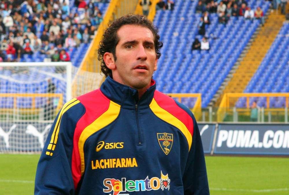 LECCE, Caserta alza bandiera bianca