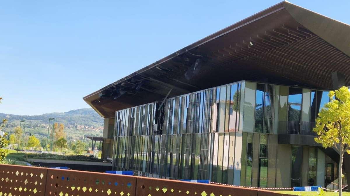Viola Park, accertamenti sull'incendio. Danneggiato e transennato il padiglione C