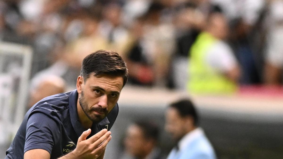 Neymar entra e Ancelotti jr fa cenno di no, ma il vice del Brasile: "Gesto frainteso"