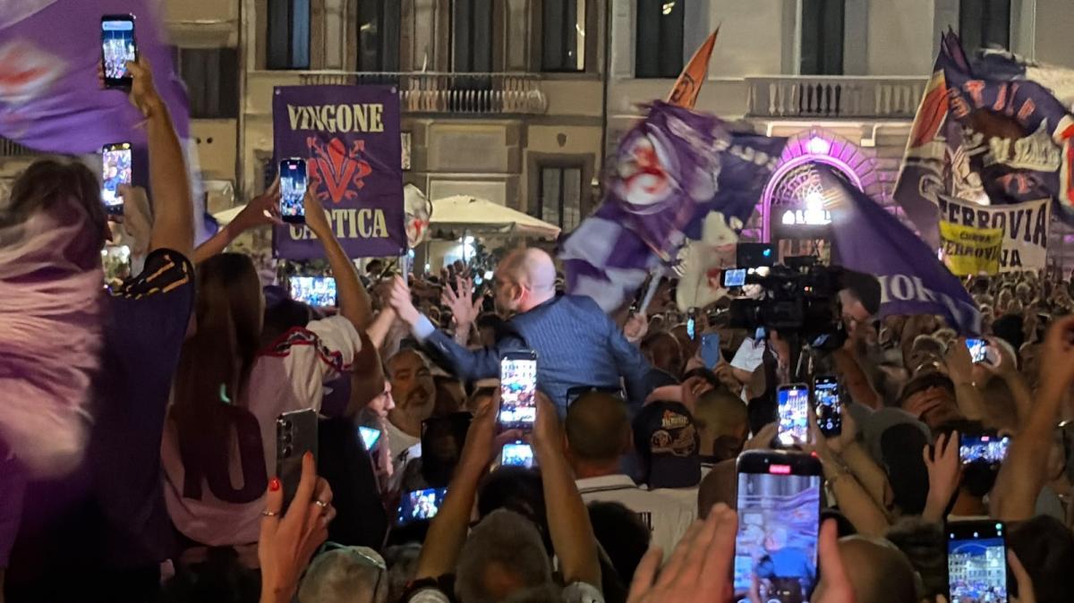 Anche Commisso al corteo dei tifosi della Fiorentina per il Centenario