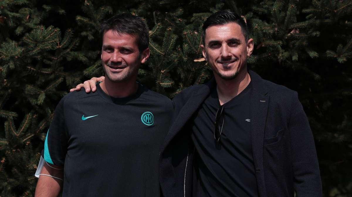 FOTO, Burdisso posa con Chivu, ex compagno all'Inter