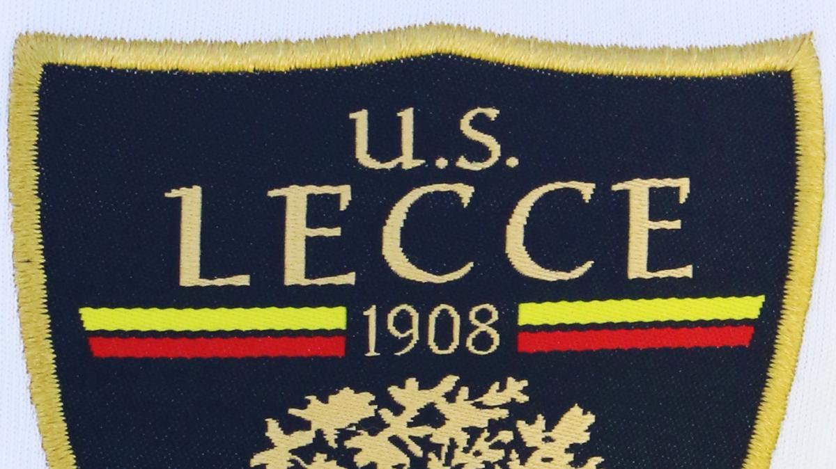 Il Lecce ricorda Lorena Isceri, uccisa a Firenze: in campo contro la violenza sulle donne