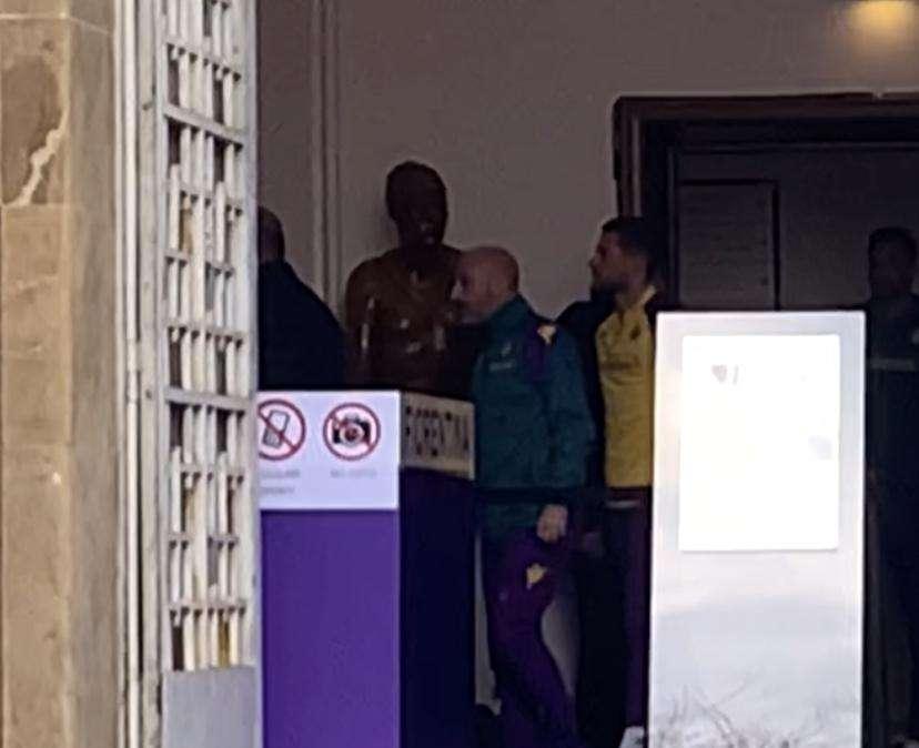 HAMRIN, Il saluto della Fiorentina e le rose di Antognoni