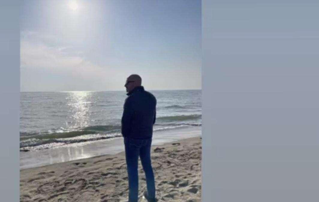 FOTO, Un pomeriggio di relax al mare per Italiano e...