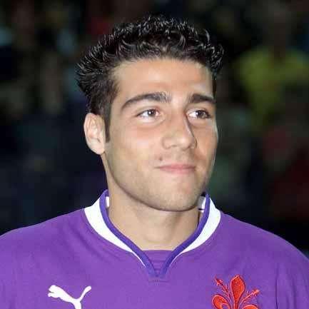 STORIA VIOLA, Quattro gol di Petrone