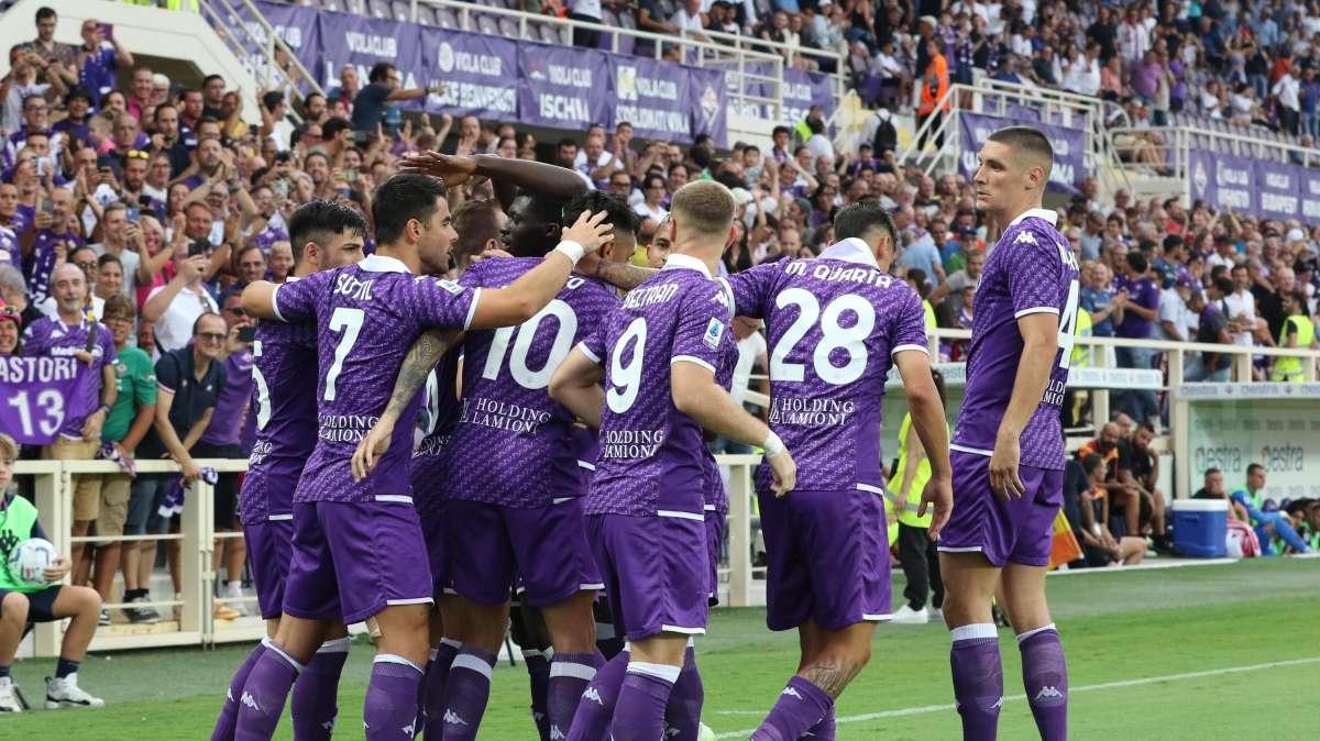 FORM. UFFICIALI, PARISI A SINISTRA, KAYODE A DESTRA. A CENTROCAMPO TORNANO DUNCAN E ARTHUR. DAVANTI C'E' NZOLA. OUT NICO