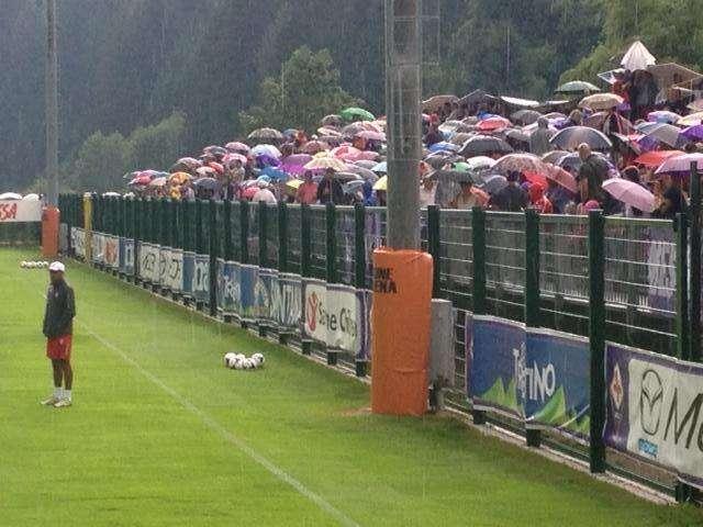 MOENA, Piove a dirotto sul campo e sui tifosi...