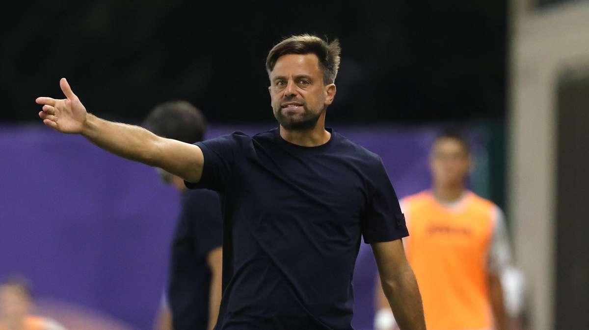 Il mondo viola sprofonda, trascinato da Pioli. Preallertato Galloppa, già oggi può allenare