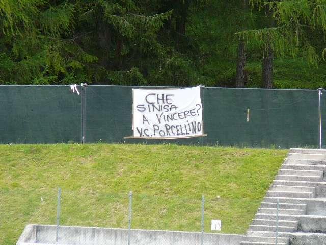 CORTINA, Striscione goliardico dei viola