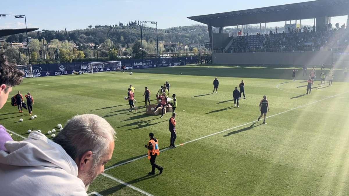Dal Viola Park, lancio dei palloni da parte della squadra: i video