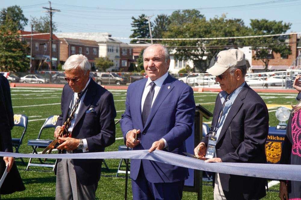 FOTO, Commisso premiato a NY per il campo rifatto