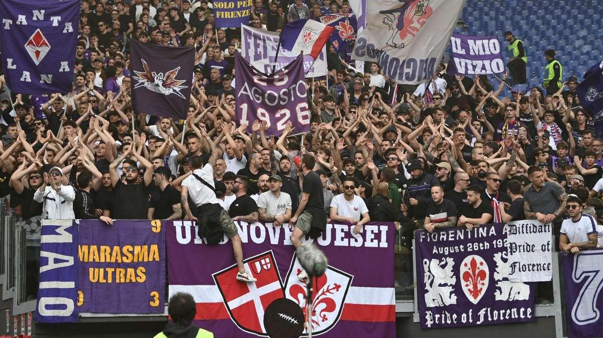 Fiducia e applausi. I tifosi danno un input chiaro, difendono la squadra: ma ora i 3 pt
