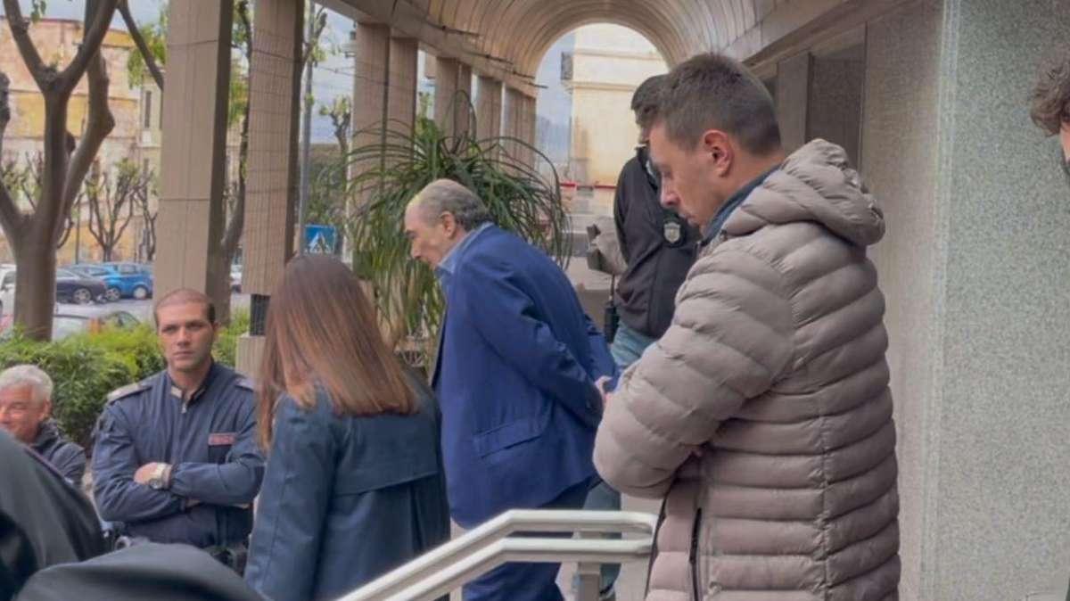 Cagliari-Fiorentina rinviata a data da destinarsi: i video del rientro anticipato dei viola
