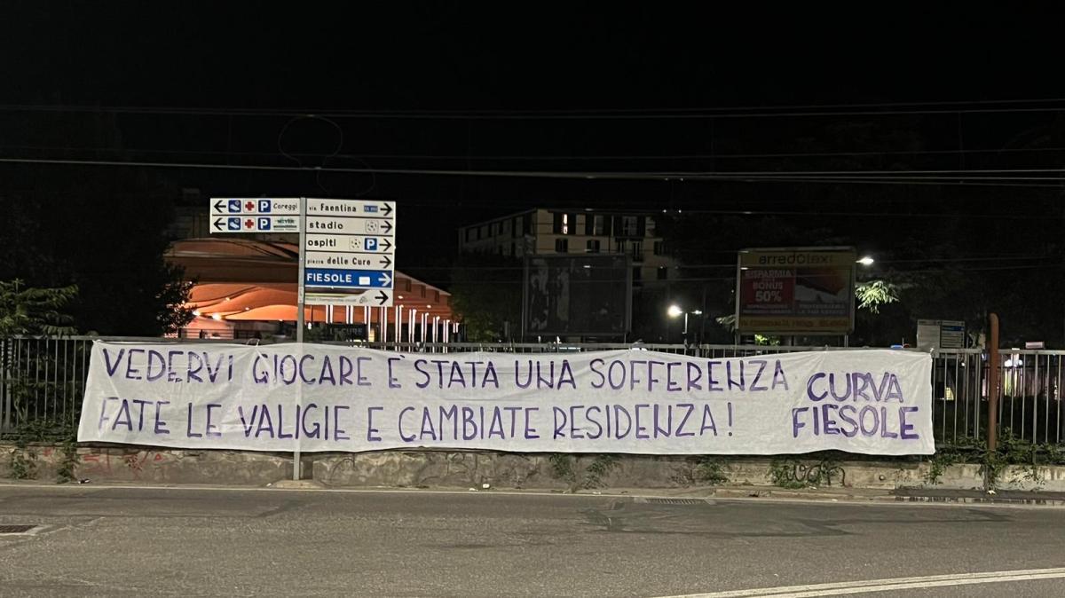 La Curva Fiesole si scaglia ancora contro i calciatori: "Fate le valigie e cambiate residenza"