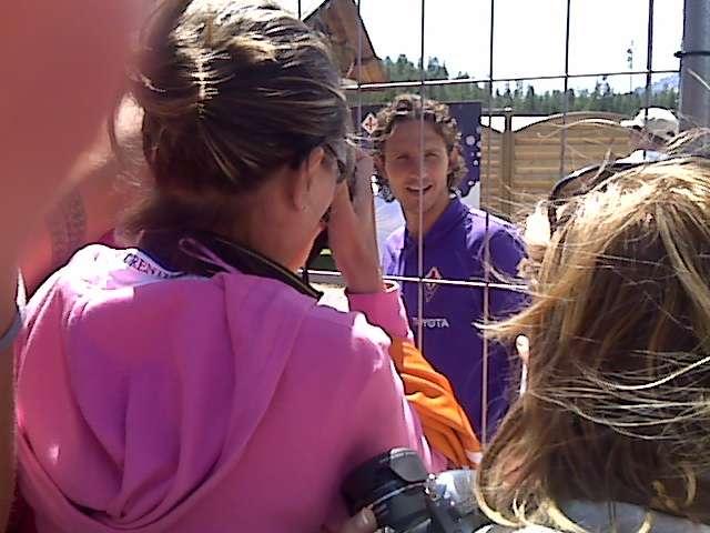 CORTINA, Autografi per tutti all'uscita dal campo