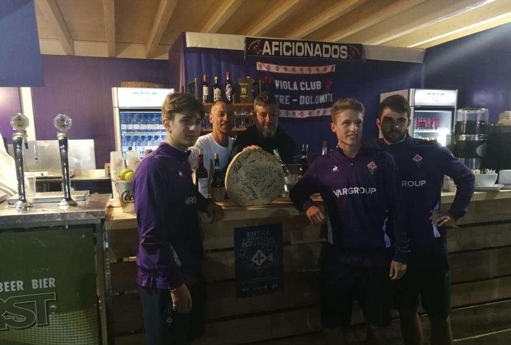 FOTO FV, I tre viola firmano il ceppo al Viola Village