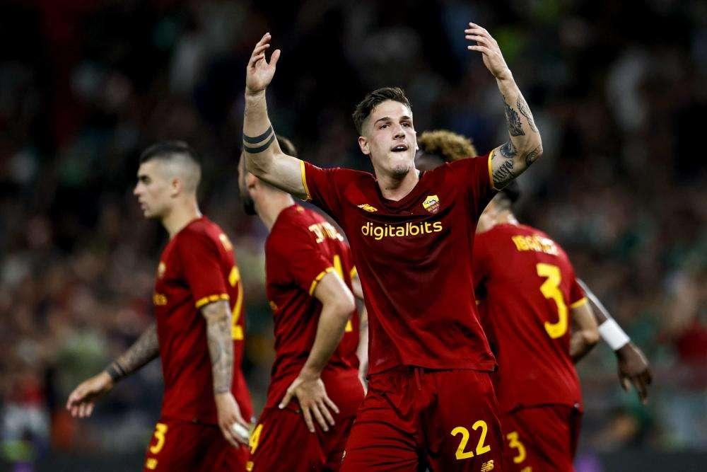 ZANIOLO, Posta foto Tirana: "Per non dimenticare"