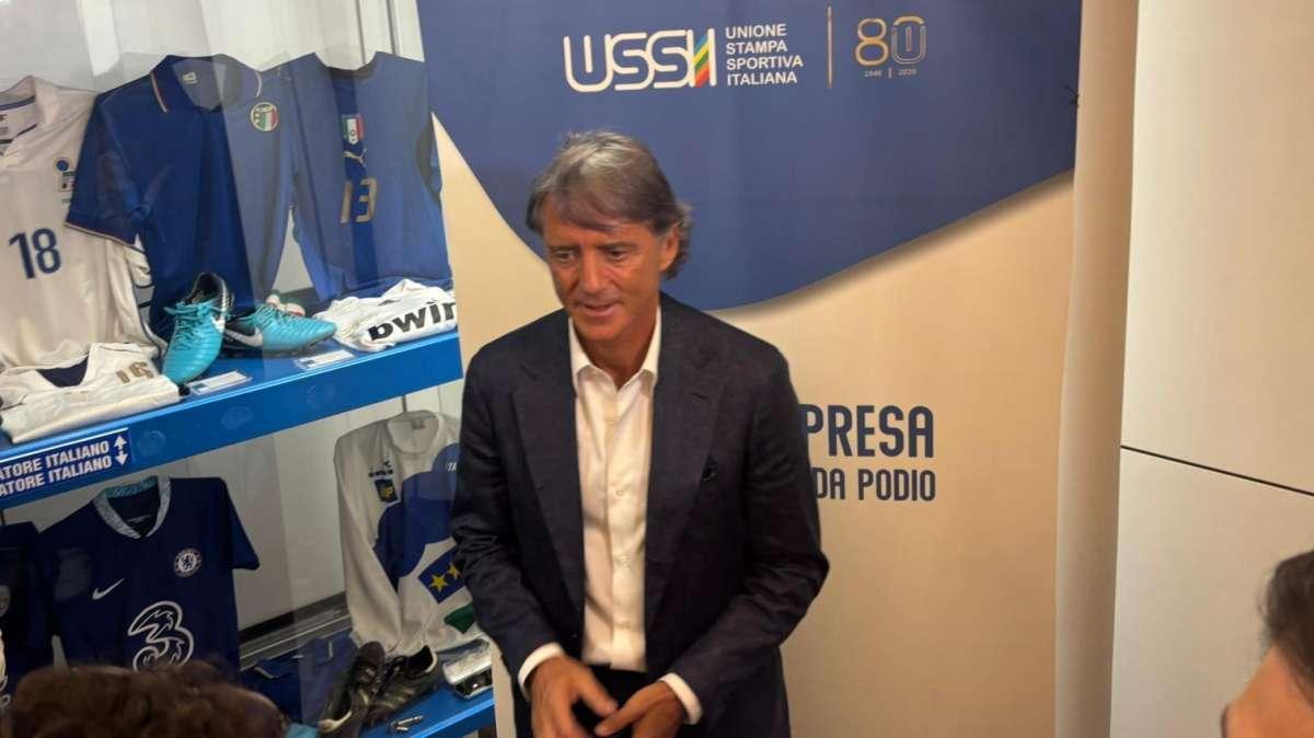 Mancini: "Emozione tornare a Coverciano. Io ct? Prossima domanda..."