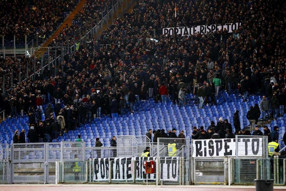 ROMA, La Ceo Souloukou si dimette, protesta tifosi resta