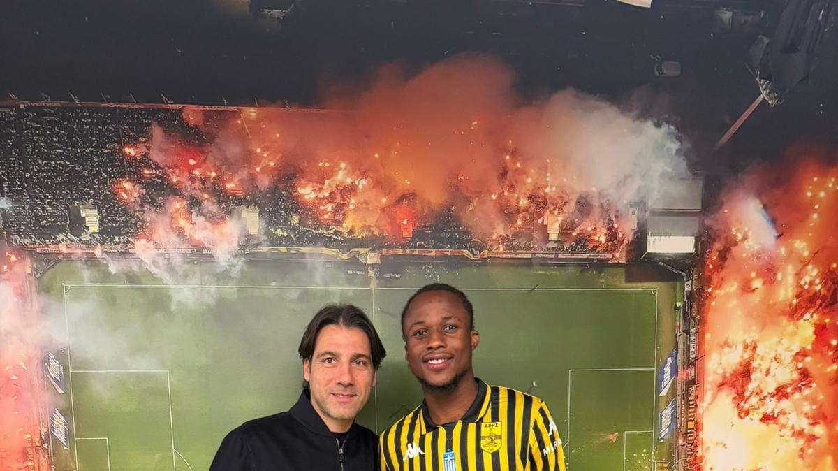 Kouame con la maglia dell'Aris Salonicco: l'immagine di Firenzeviola