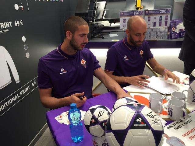 VIDEO-FOTO FV, Borja e Lezze firmano autografi