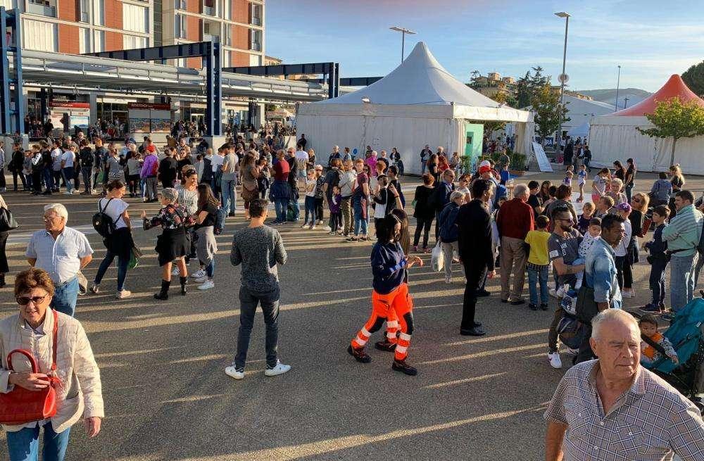 FOTO FV, A Scandicci c'è già coda per i viola