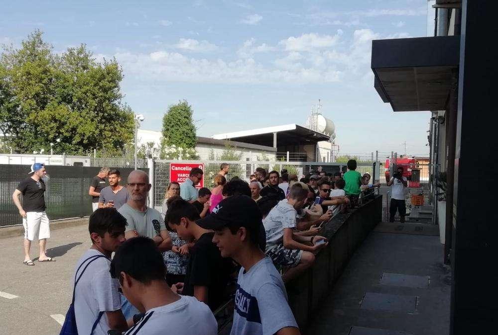 FOTO FV, A Peretola ci sono già tifosi viola