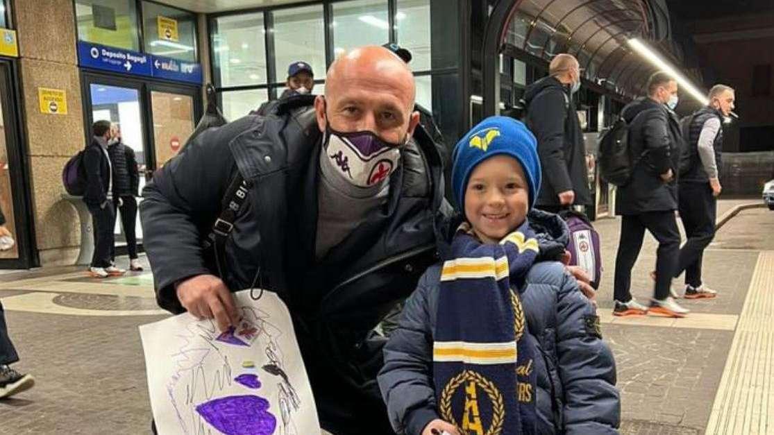 ITALIANO, E l'omaggio speciale da un baby gialloblù