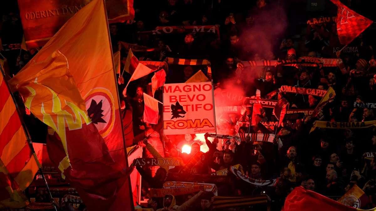 ROMA, Dura contestazione al ds De Sanctis: "Infame"