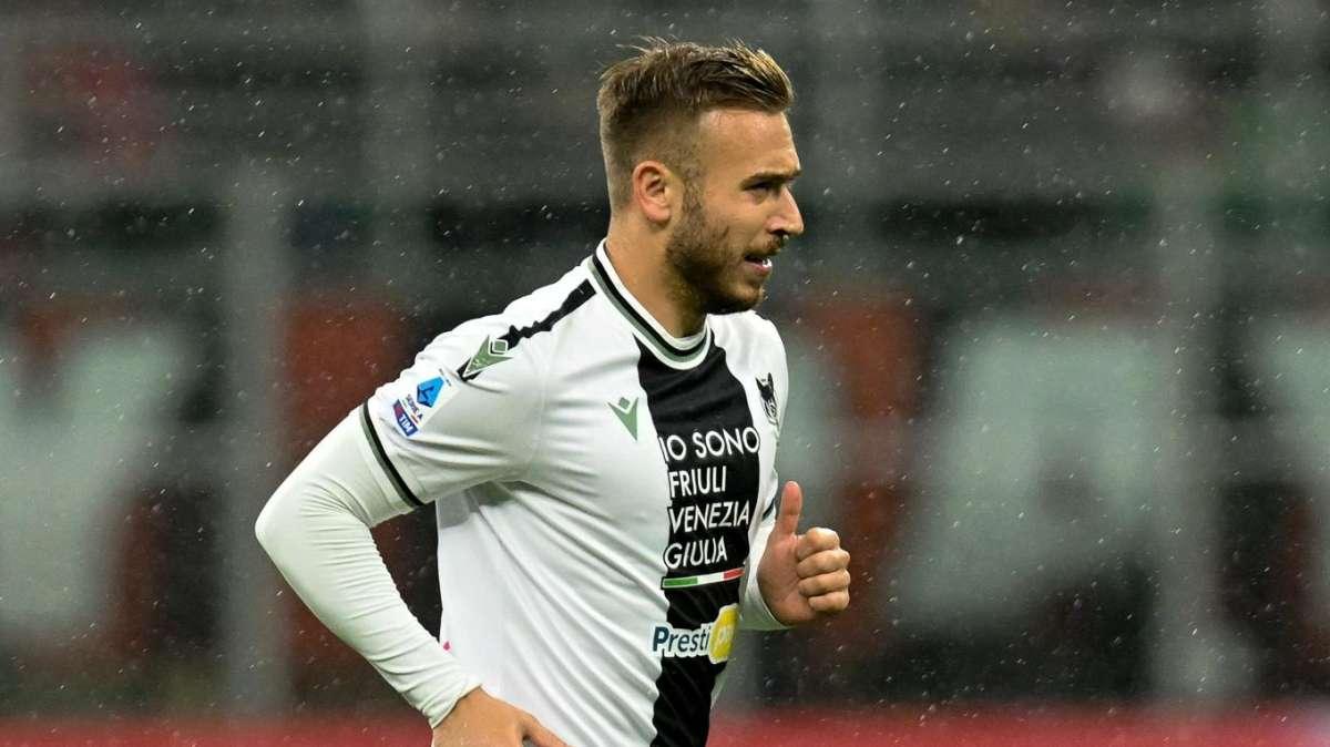 VIDEO, Lovric raggiunge l'Udinese in ritiro: grandi sorrisi